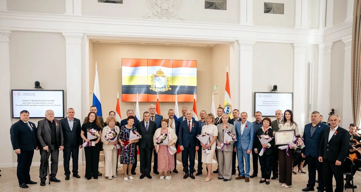 Сергея Макеева, погибшего при исполнении служебного долга, посмертно наградили орденом Мужества, а его мать — медалью «Мать Героя»