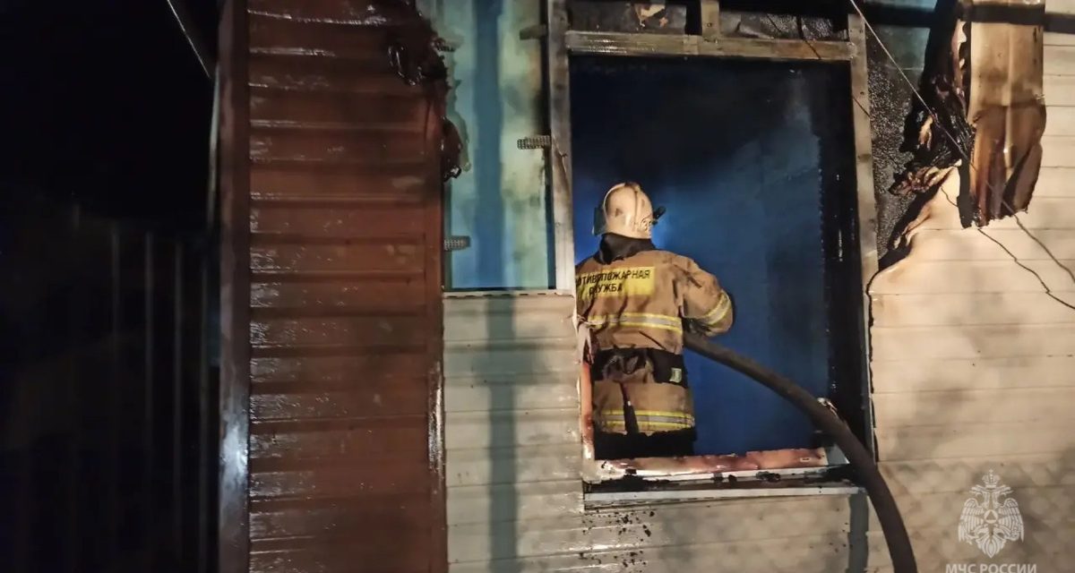 В селе Бавыкино мужчина уснул с непотушенной сигаретой и вызвал пожарных