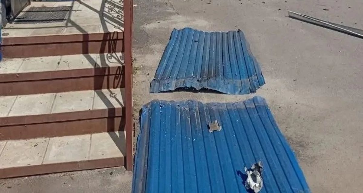Шесть человек пострадали при атаке дрона ВСУ на здание в Беловском районе